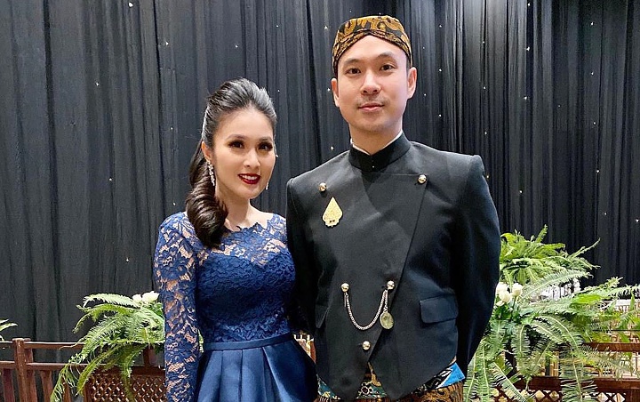 Sandra Dewi Diduga Hamil Anak Ketiga, Gaya 'Patok Ular' Suami Sukses Bikin Gemas