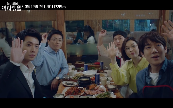 Jo Jung Suk - Jung Kyung Ho Cs Tunjukkan Persahabatan Manis dan Konyol di Teaser 'Doctor Playbook'