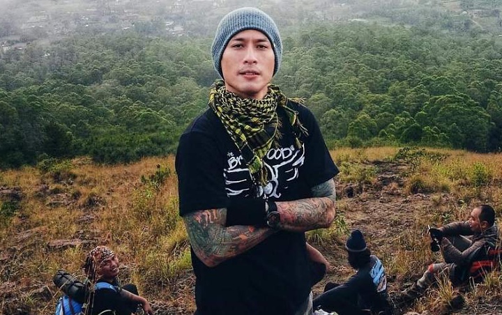 Chef Juna 'The Real Dilan' Pamer Foto Tampan, Sosok Ayah Angkat Brewokan Terkuak