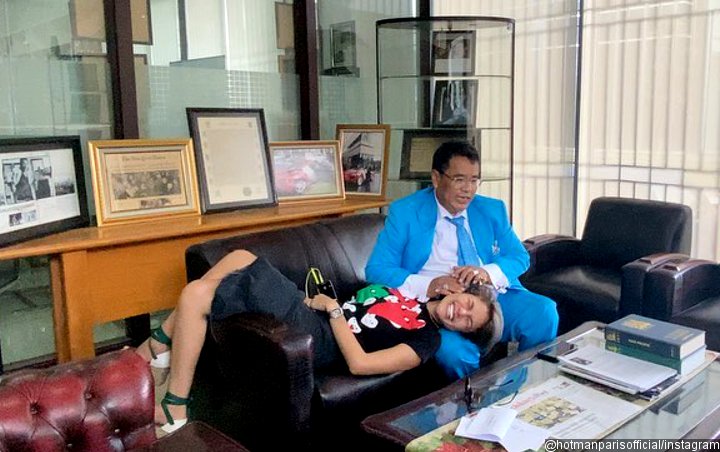 Hotman Paris Pangku Nikita Mirzani Sambil Bahas Nikah, Netter Malah Sebut Kayak Bapak dan Anak