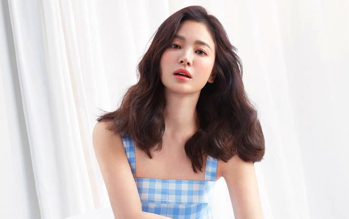 Song Hye Kyo Tampil Beda dengan Rambut Keriting, Netizen Beri Pujian Selangit