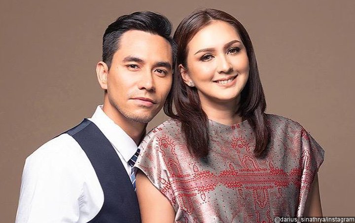 13 Tahun Menikah, Postingan Darius Sinathrya Pangku Donna Agnesia Saat Valentine Bikin Baper