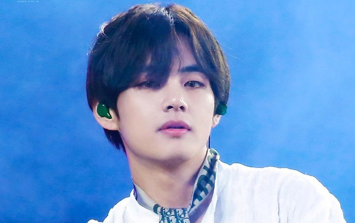 Beredar Foto V BTS Repot-Repot Antri Demi Foto Bareng Pengsoo, Wartawan Kasih Kebanggaan Beredar Foto V BTS Repot-Repot Antri Demi Foto Bareng Pengsoo, Wartawan Kasih Kebanggaan
