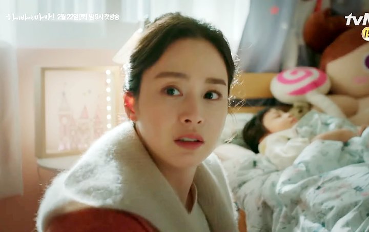 Kim Tae Hee Temani Putrinya Ketika Jadi Hantu dan Lawan Dukun dengan Gagah Berani di Hi Bye, Mama! Kim Tae Hee Temani Putrinya Ketika Jadi Hantu dan Lawan Dukun dengan Gagah Berani di Hi Bye, Mama!
