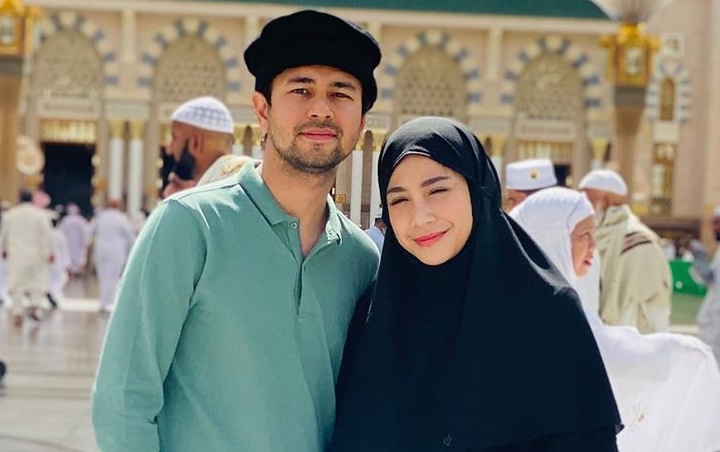 Raffi Ahmad dan Nagita Slavina Rayakan Ultah di Depan Ka'bah, Bahagia Bisa Cium Hajar Aswad Bareng