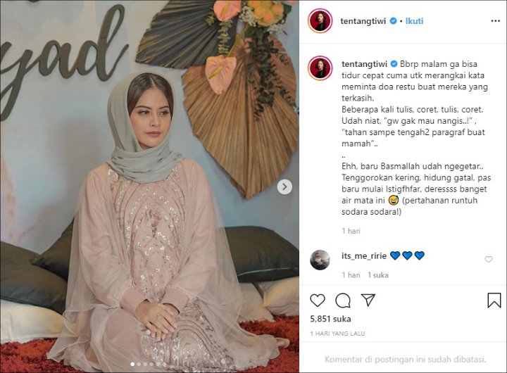Gelar Pengajian Jelang Nikah, Tangis Tiwi eks T2 Pecah Saat Minta Doa Restu