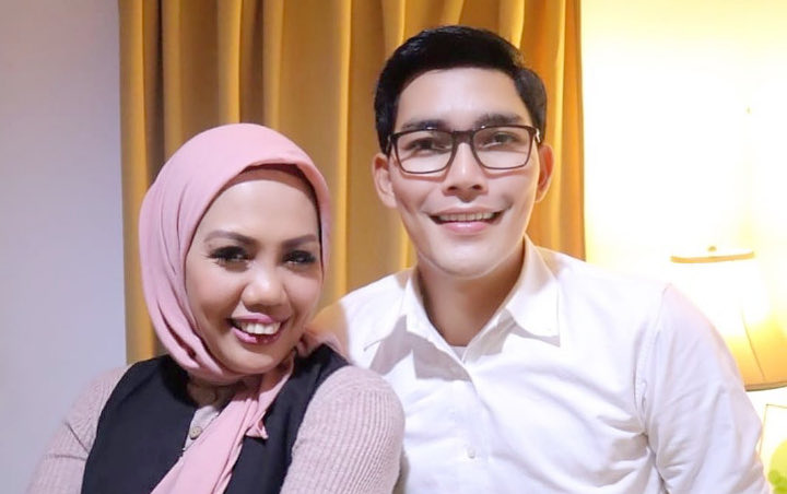 Ely Sugigi Cantik Berhijab Bak Puteri Indonesia, Sang Pacar Dituding Pegang-Pegang Calon Putri Tiri