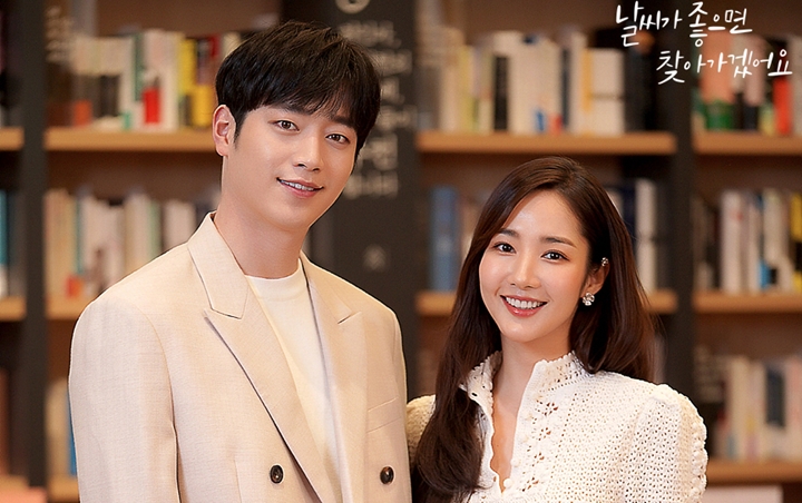 Park Min Young Sebut Peran Seo Kang Joon Tak Cocok di 'I'll Go to You When the Weather Is Nice'