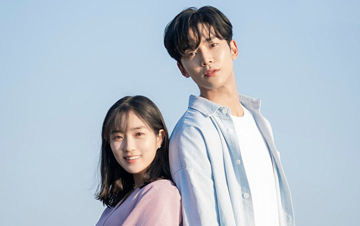 Romantis, Kim Hye Yoon - Rowoon Reka Ulang Adegan 'Extraordinary You' di 'Let's Eat Dinner Together'