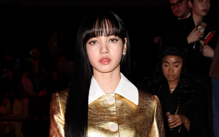 Dandanan Cetar Lisa BLACKPINK Pakai Setelan Rok Emas di Milan Dipuji Bak Ratu