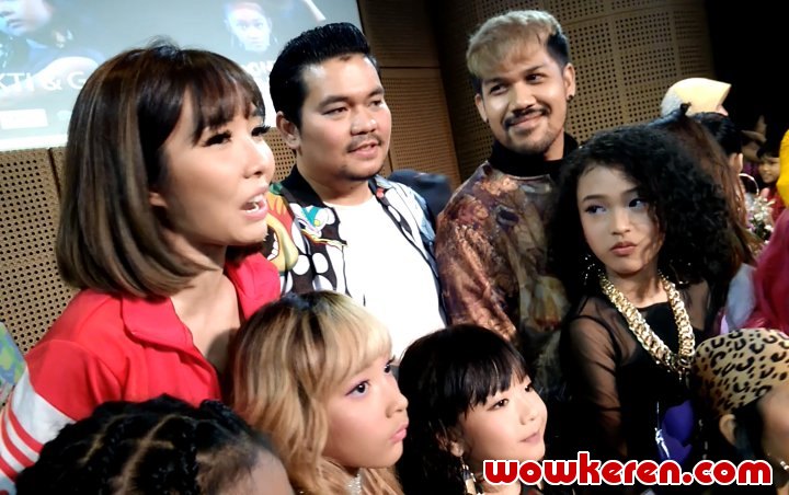 Pembuatan Video Klip Girl Band anak-anak Kazumi Besutan Indra Bekti