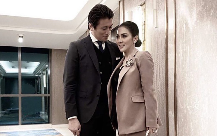 Diramal Cerai, Geger Reino Suami Syahrini Dikira Pakai Jam dari Luna Maya