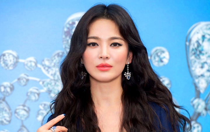 Gaya Cetar Jadi Sorotan, Song Hye Kyo Dicibir Menua dan Kena Julid Soal Virus Corona