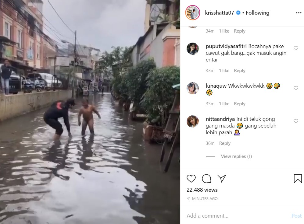 Tak Takut Banjir, Kriss Hatta Malah Bikin Ngakak Saat Gandeng Bocah Ini Untuk Joget Bersama