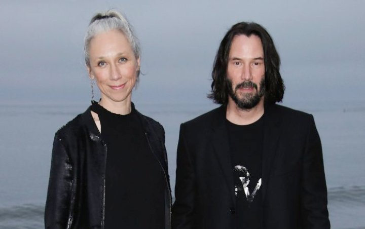 Wajah Pacar Keanu Reeves Disorot Saat Foto Bareng Gwyneth Paltrow dan Demi Moore