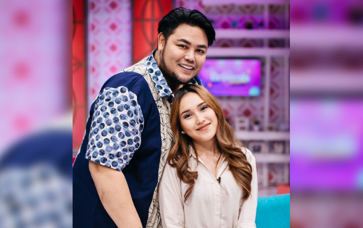 Ayu Ting Ting Bersyukur Bisa Selalu Dekat Dengan Ivan Gunawan