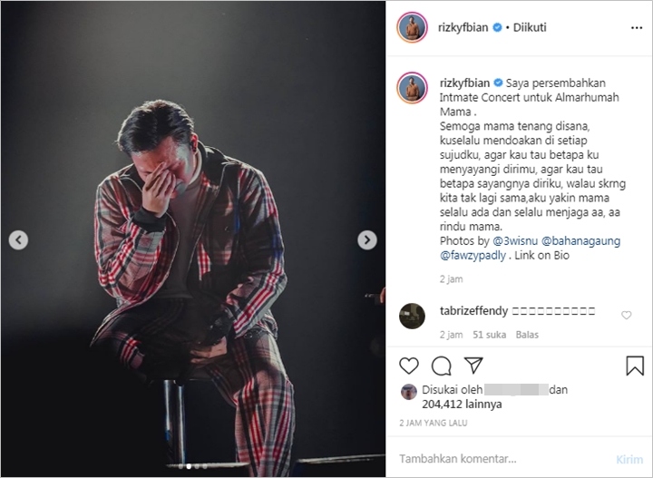 Rizky Febian Persembahkan \'Intimate Concert\' Untuk Ibunda, Potret Nangis di Panggung Bikin Sedih