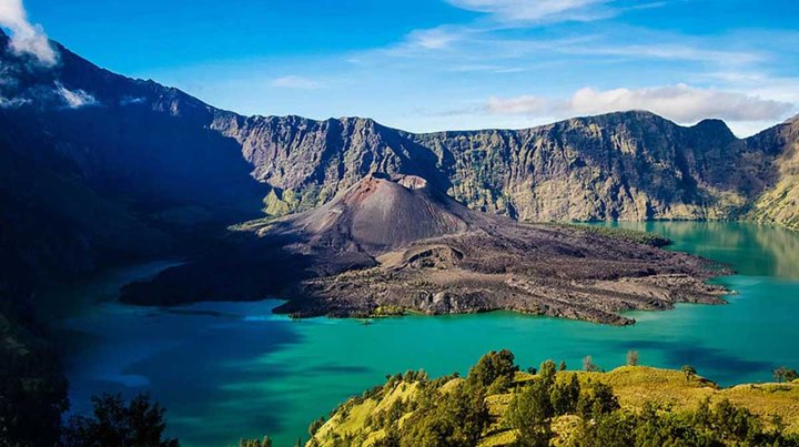 Biar Beda, Mendaki Bareng Pasangan ke Gunung Rinjani di Lombok Juga Bisa Jadi Alternatif Bulan Madu