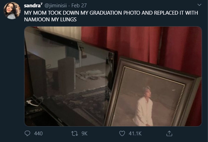 Bucin, Seorang Ibu Tega Singkirkan Foto Wisuda Anaknya ...