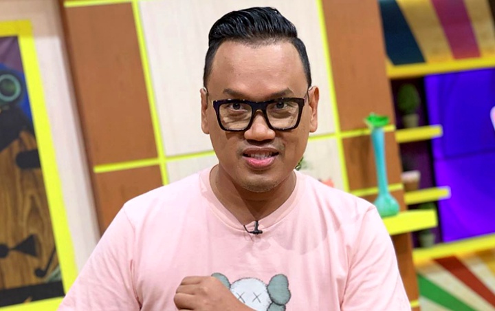 Masyarakat mulai panik dan heboh virus corona telah masuk ke dalam Indonesia, Uya Kuya membagikan sejumlah tips untuk mencegah penyebaran covid-19 tersebut.