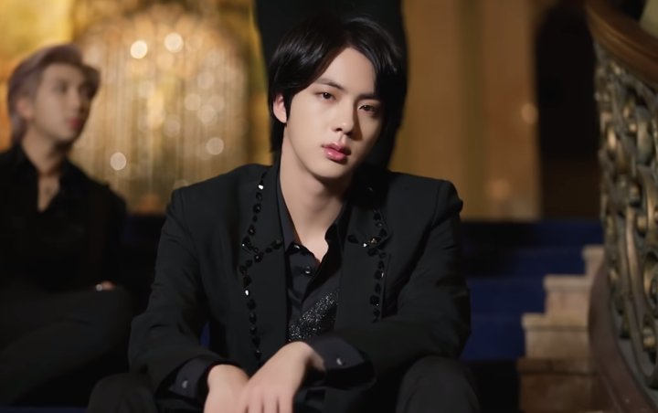 Jin BTS Bikin Geger Berani Tampil Seksi Pakai Baju Tembus Pandang di