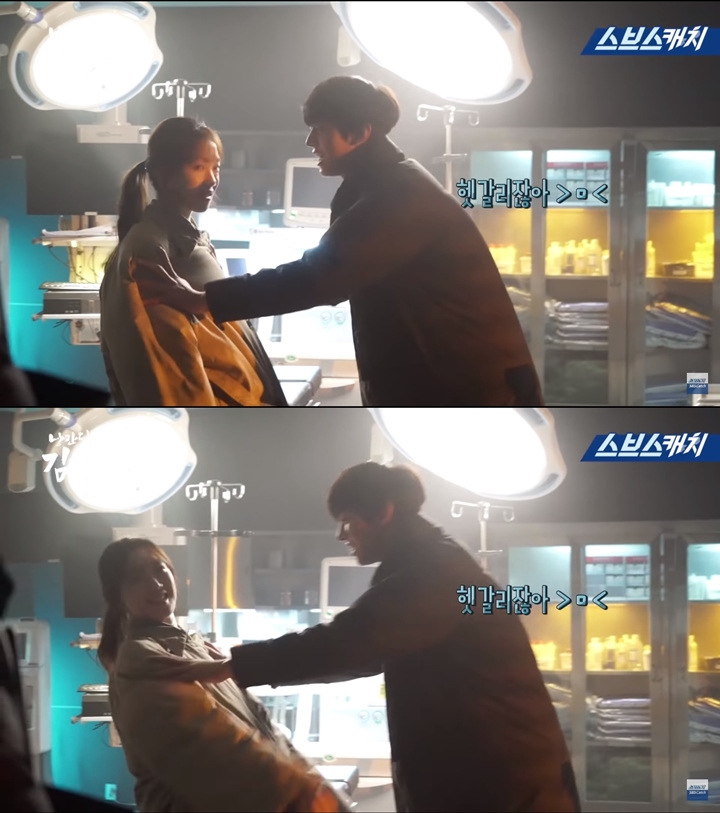 Kocaknya Ahn Hyo Seop Dorong Badan Lee Sung Kyung Jelang Syuting Ciuman Reset