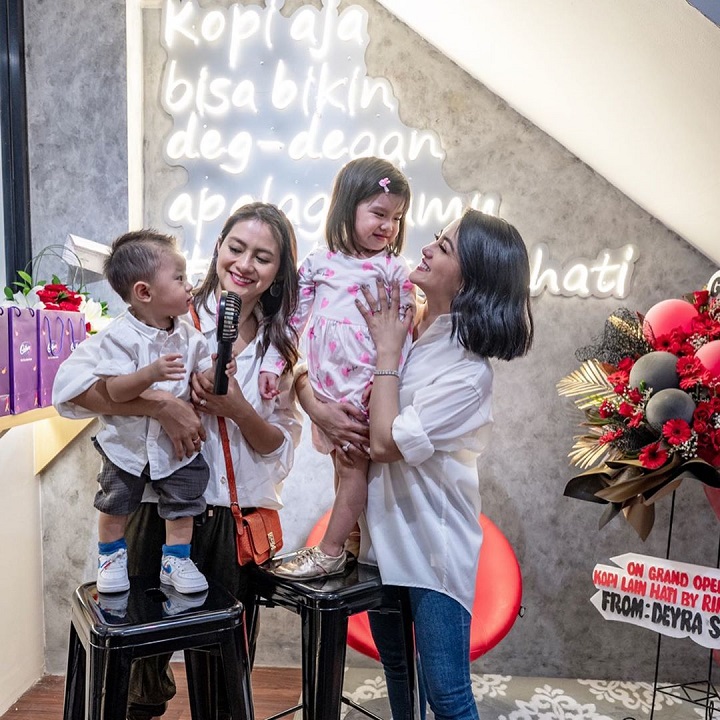 Ririn Ekawati dan Rini Yulianti yang Selalu Kompak
