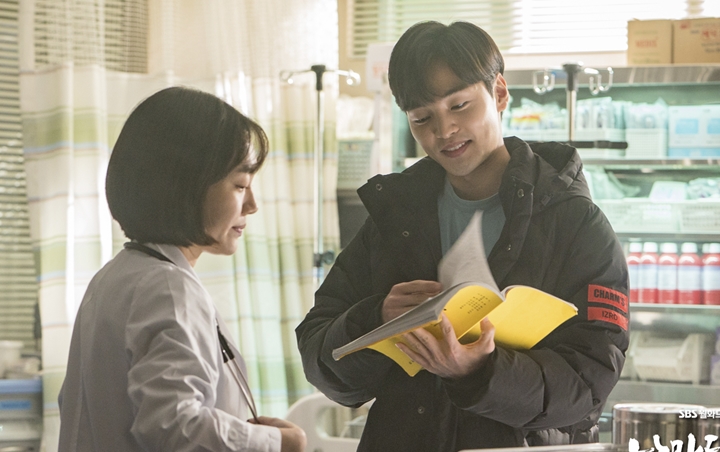 Kim Min Jae Komentari Kemungkinan Pacari So Joo Yeon di Luar Drama