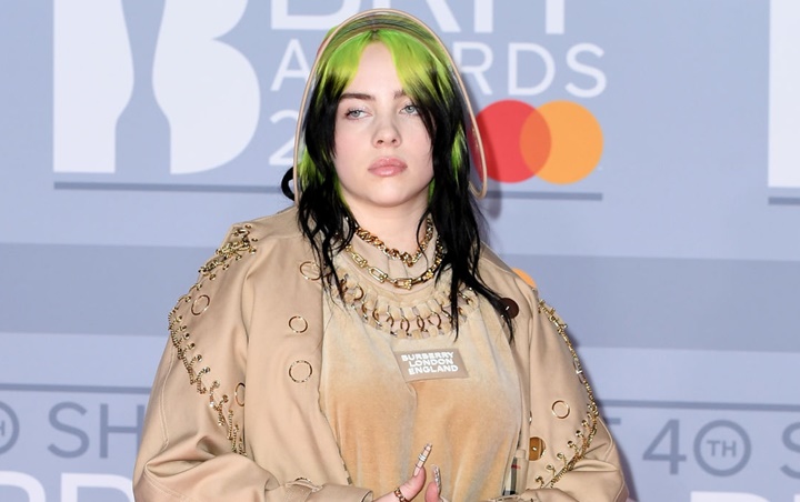 Selalu Pakai Baju Kedodoran, Billie Eilish Perdana Tampil Buka-Bukaan dan Pamer Bentuk Tubuh