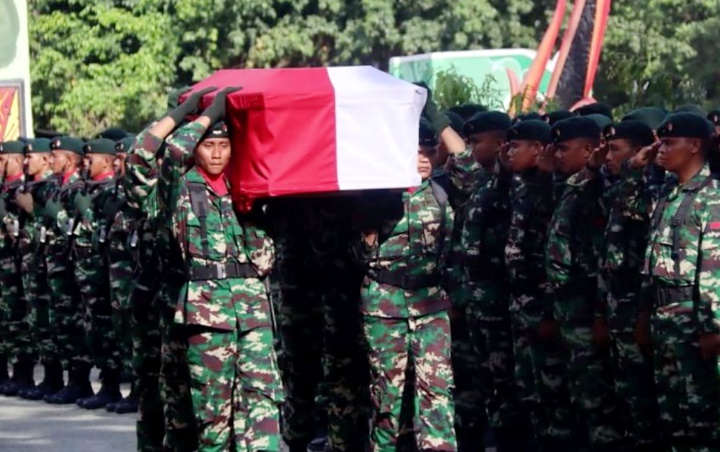 Prajurit TNI Tewas Ditembak KKB Papua Kala Wudhu, Isak Tangis Warnai Pemakaman