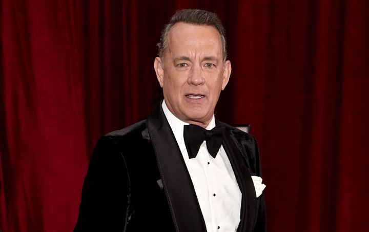 Tom Hanks Positif Corona, Warner Bros Tunda Proses Produksi Film Baru Sang Aktor