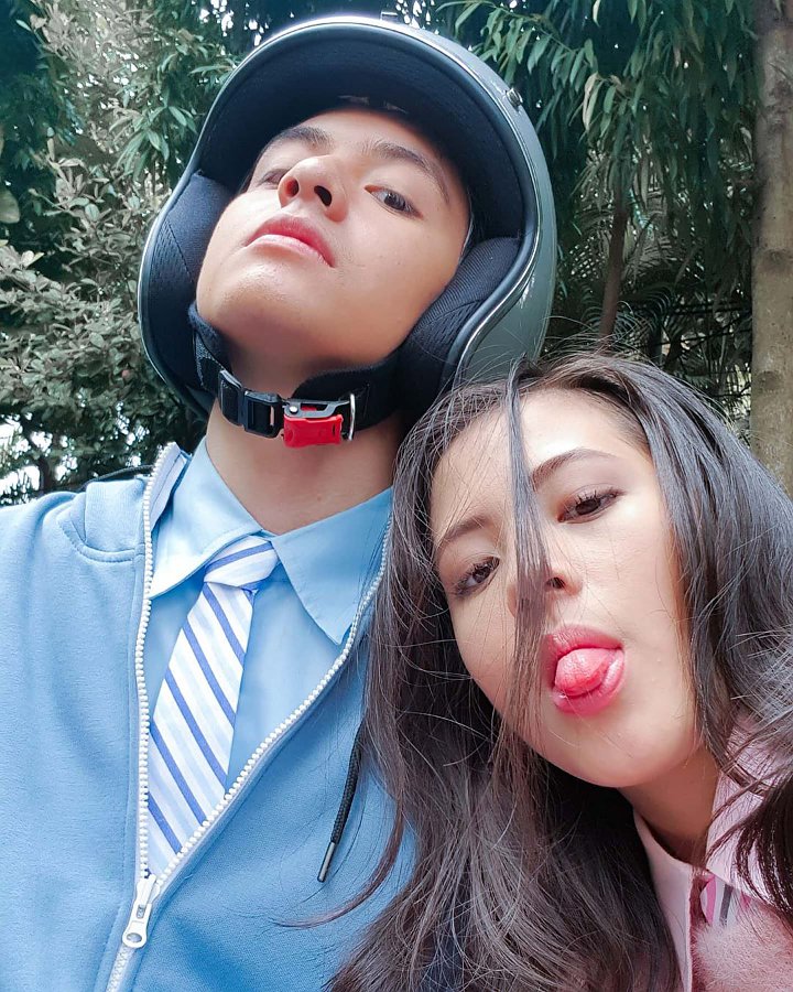 Keduanya Pun Tak Jaim Mengunggah Foto dengan Penuh Ekspresi