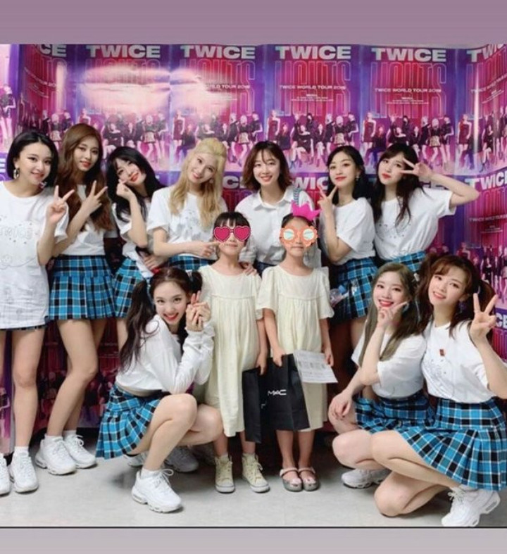 Foto Bareng Twice, Kecantikan Istri Jung Hyung Don Kejutkan Netizen 1