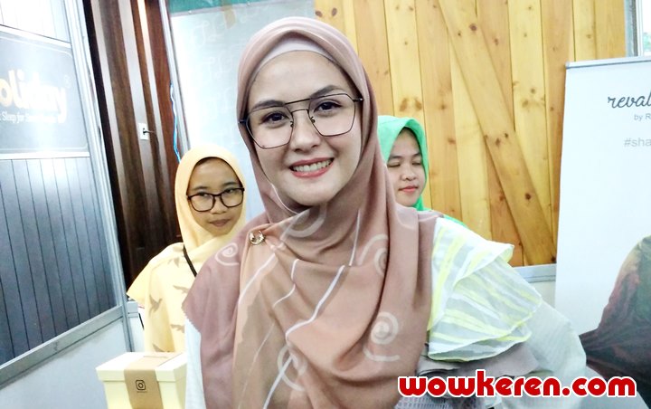 Revalina S. Temat Didukung Suami Buka Bisnis Hijab