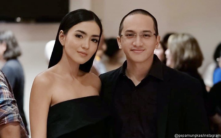 Istri Ge Pamungkas Bikin Takjub Saat Foto Bareng Lukisan Patih Ratu Pantai Selatan, Mirip Banget!