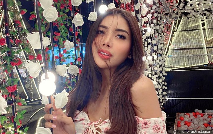 Millen Nekat Pose Telanjang Saat Mandi Bunga di Bathup, Netizen Menjerit