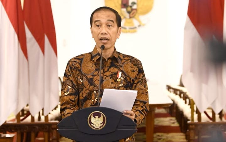 Jokowi Imbau Kerja Dari Rumah, Antrean Pekerja di Moda Transportasi Publik Justru Menumpuk