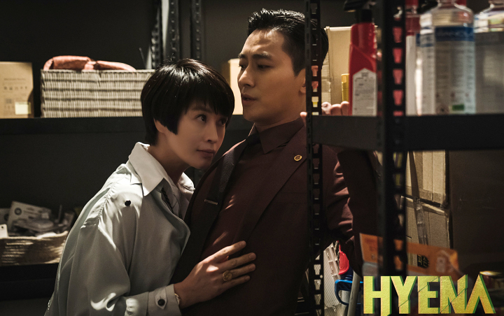 Kim Hye Soo Nafsu Ajak Joo Ji Hoon Kecupan Hot di Hyena, Fans Singgung Song Hye Kyo
