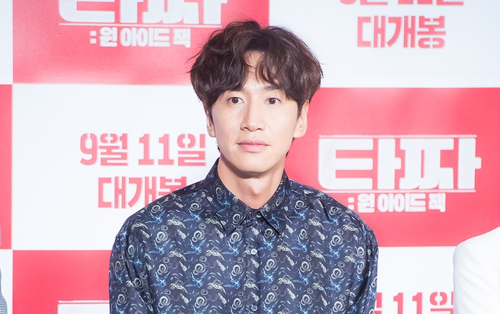 Lee Kwang Soo Gunakan Kruk Syuting Running Man, Agensi Beber Situasi Kesehatan