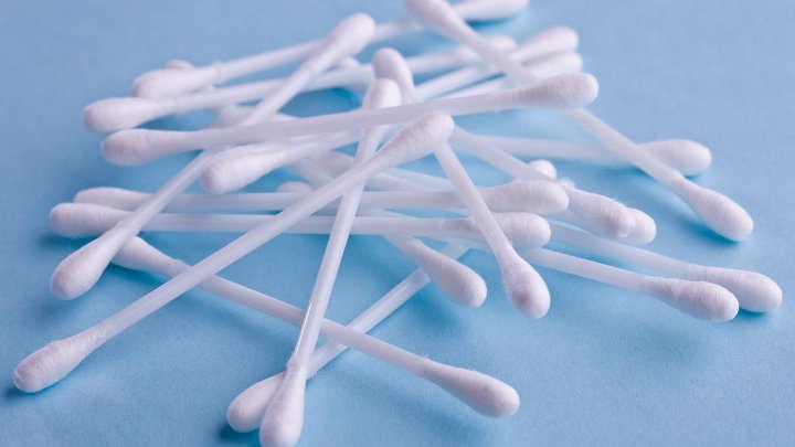 Gunakan Cotton Bud Untuk Membersihkan Ponsel dari Berbagai Virus, Termasuk Corona