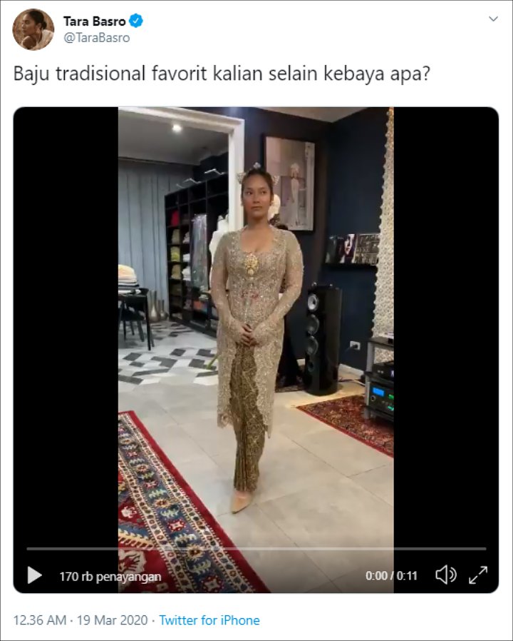 Tara Basro Berkebaya