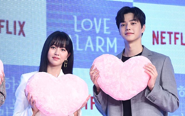 Song Kang Akui Hanya Pikirkan Karakter Kim Soo Hyun Saat Syuting 'Love Alarm' Season 2