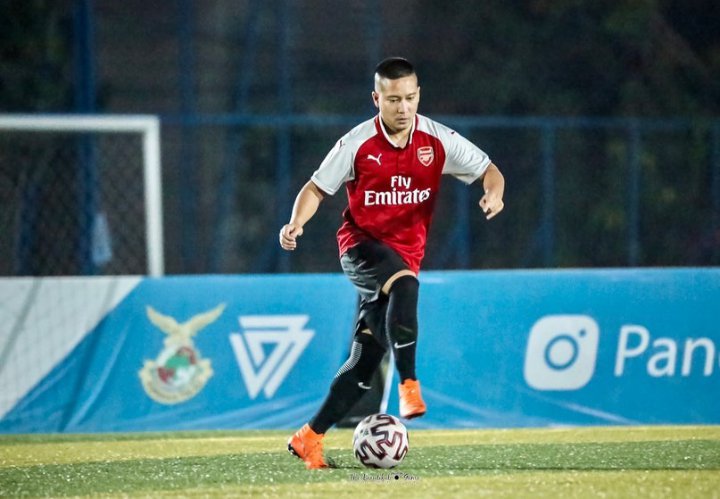 Tah Hanya Menembak, Detri Juga Suka Bermain Sepak Bola