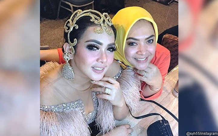 Adik Syahrini Jual Jamu Cetar Anti Corona, Kejanggalan Video Masak Jadi Sorotan