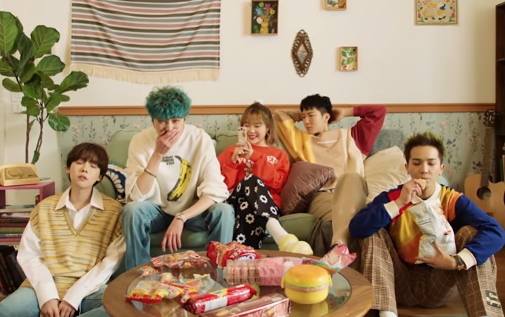 Winner Santai Bareng Adik Menawan Dalam Teaser MV Comeback Hold Winner Santai Bareng Adik Menawan Dalam Teaser MV Comeback Hold