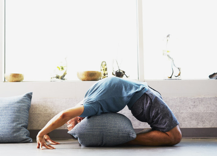 Tenangkan Pikiran Yang Suntuk Dengan Yoga Di Rumah
