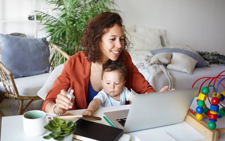 WFH Bareng Liburan Sekolah Bikin Pusing? Intip 8 Tips Efektif Bekerja Di Rumah Bersama Anak Ini