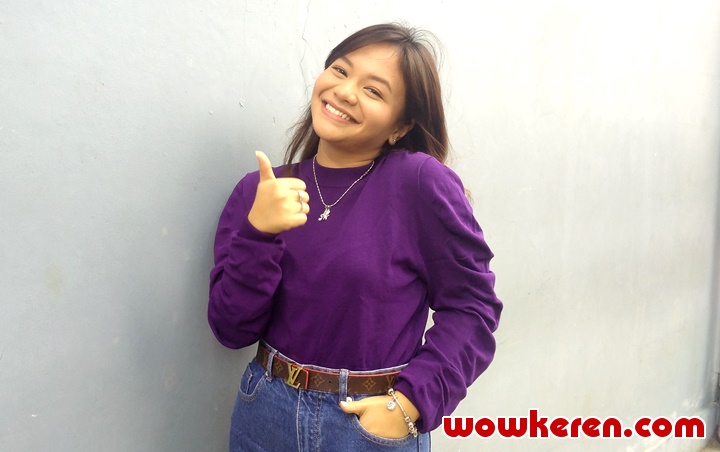 Amel Carla Kuliah di Rumah