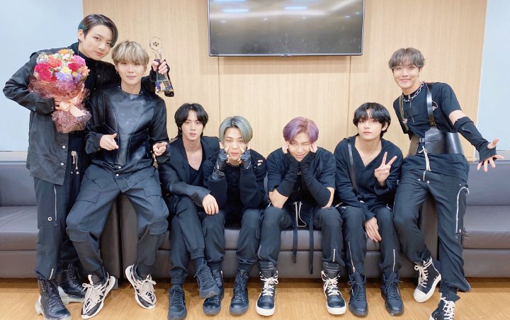 Viral Foto Anggota BTS Jadi Tukang Sayur Sampai Gorengan, Jin Paling Melas Viral Foto Anggota BTS Jadi Tukang Sayur Sampai Gorengan, Jin Paling Melas