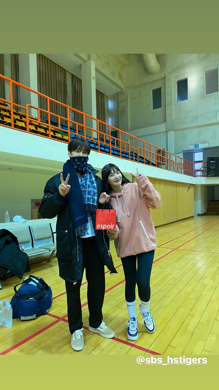 Joy Red Velvet Pamer Foto Manis Bareng Cha Eunwoo, Netizen Gemas Soroti Ini